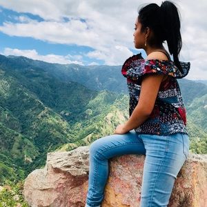 Meet your Posher, Yennifer